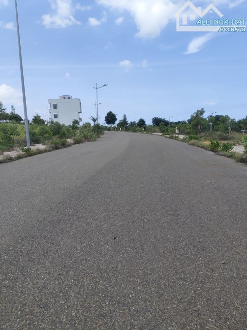 Bán lô 100m2 queen pearl view biển cực đẹp đường nhựa lớn chỉ 1ty7 - 1