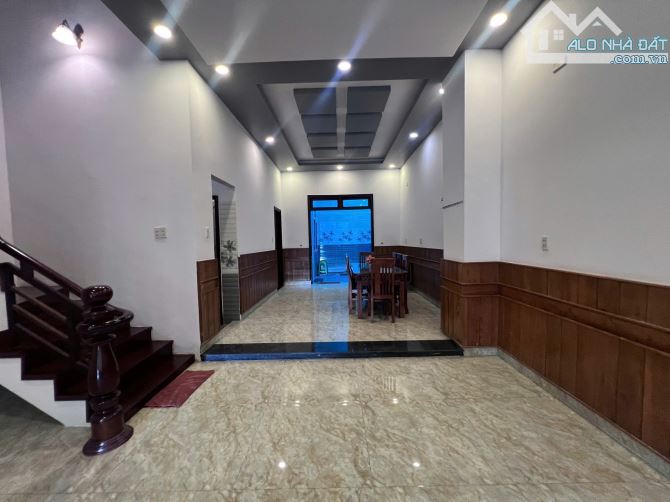 Bán nhà 3 tầng mặt tiền đường 19/5 KDT Vĩnh Điềm Trung - Nha Trang - 1