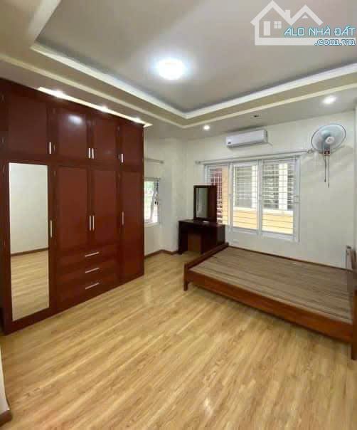 Cho thuê nhà ngõ 12 Lương Khánh Thiện, 5 tầng x 30m2, 3 ngủ, 11 Triệu - 1