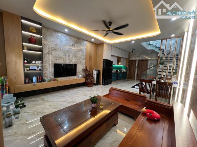 Nhà 3 tầng đẹp long lanh chính chủ xây ở gần cầu Nguyễn Tri Phương - 1