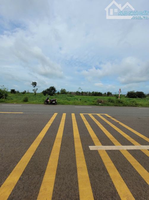 Gấp, bán 14.568m2 đất mặt tiền DT992, đã tách 11 sổ, sẵn 300m2 thổ cư, ngay khu dân cư - 1