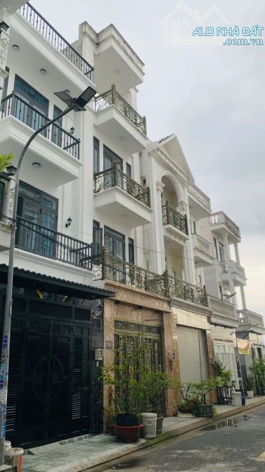 P.Tân Chánh Hiệp, Quận 12, BTCT 4 Tầng, 4x17m, ô tô ngủ trong nhà, 5.x Tỷ - 1