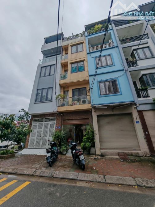 Phân Lô Đông Ngạc, 40m2 x 5 Tầng, Vỉa Hè , Kinh Doanh, Oto Dừng Đỗ Ngày Đêm, Sát Sân Bóng - 1