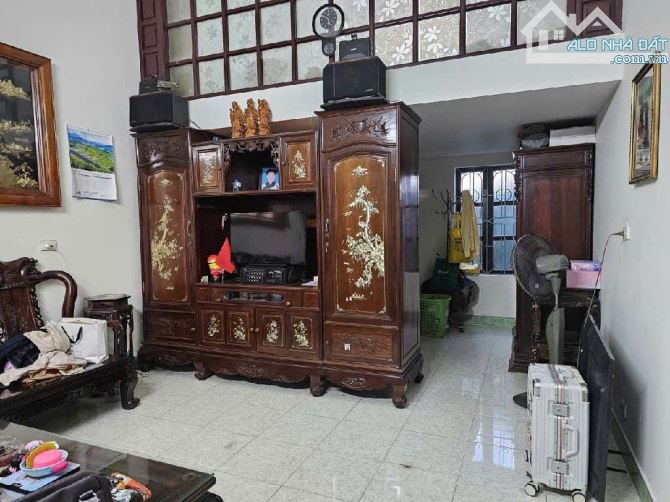 Bán tập thể Ngọc Lâm 100 m Ba ngủ gần công viên trường học pháp cấp hơn 3 tỷ - 1