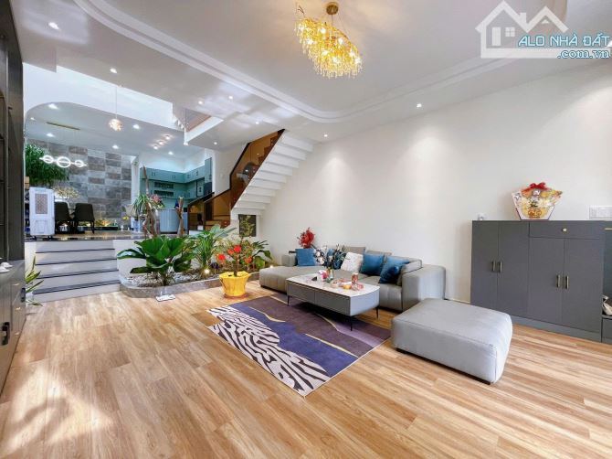 NHÀ ĐẸP Ở NGAY GẦN BIỂN, ĐƯỜNG RỘNG, CÓ SÂN ĐỂ XE RIÊNG BIỆT, THIẾT KẾ CỰC ĐẸP CHO KHÁCH - 1