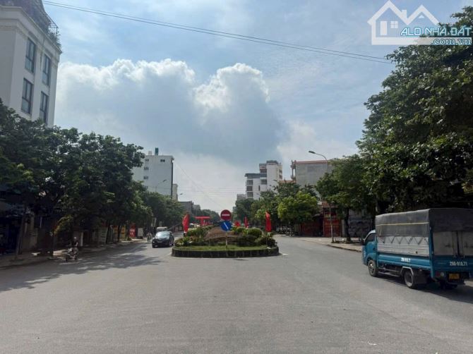 Bán đất mặt đường đôi Nguyễn văn cừ Từ Sơn,kinh doanh sầm uất - 1