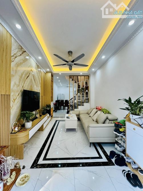Bán nhà Tam Trinh, Yên Duyên, 43m2 x 5 tầng, ô tô, Giá: 6,46 tỷ( ctl) - 1