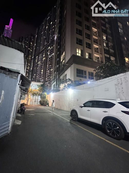 Duy Nhất ! Khu Nguyễn Hửu Cảnh, hẻm ô tô thông, ngay gần Landmark 81, 5 Tầng, giá tốt 9,9 - 1
