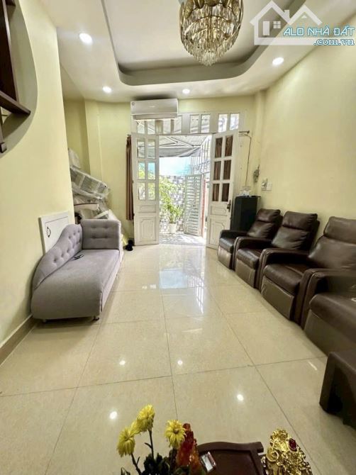 BÁN GẤP NHÀ 3 TẤM SÁT MẶT TIỀN TÔN ĐẢN DTS 49M2 CHỈ 6TY490 TL CHÍNH CHỦ - 1