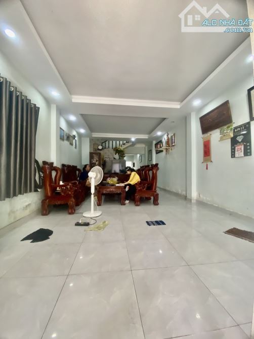 NHÀ 3 TẦNG MỚI TINH - HẺM XE HƠI 6M THÔNG TỨ TUNG - SÁT BÊN CHỢ ĐÔNG BẮC - 1