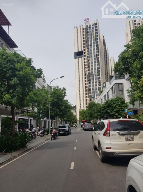 Hàng hot. Giá chỉ 20 tỷ MT 285-283 Cách Mạng Tháng 8, Q. 10. DT: 4,2x20m - 1