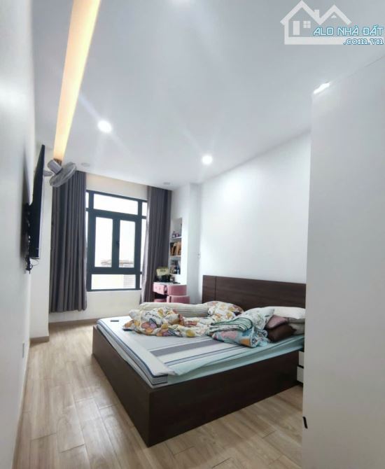 Hiếm bán! Nhà Phú Nhuận, hẻm ô tô thông, ngay Tim SG, 40m2, 3 tầng, giá cực tốt 7,7 tỷ - 1