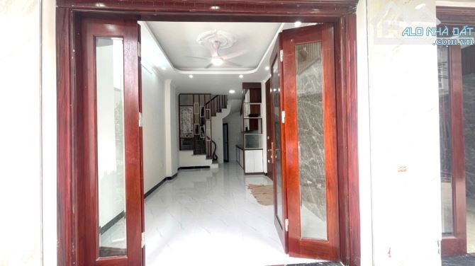 BÁN NHÀ ĐƯỜNG BÁT KHỐI 30M2, 5 TẦNG, NGÕ NÔNG, Ô TÔ ĐỖ CỬA, 6.3 TỶ. - 1
