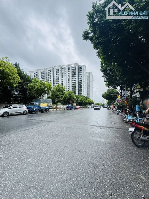 Đất Vàng Cạnh Vinhomes Riverside Giá Đầu Tư, 90m2, MT 9m, Xây Ở, Giữ Tiền Đỉnh - 11.x Tỷ - 1