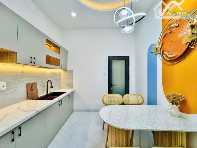 Trung Tâm P5 Phú Nhuận | 40m2 | 3 Tầng | 4 Phòng Ngủ | full nội thất | hẻm 3M thông | nhỉn - 1