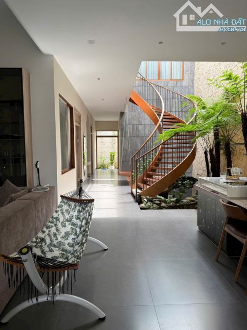 Bán căn biệt thự VIP, siêu đẹp xinh lung linh. QL 13 cũ gần Vạn Phúc, 266m2 - giá cực tốt - 1