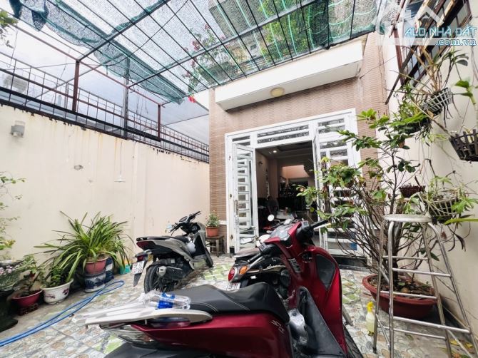 Bán nhà 257m2 xây 2 tầng. Gần chợ Hóc Môn. Giá 6,3 tỷ. - 1