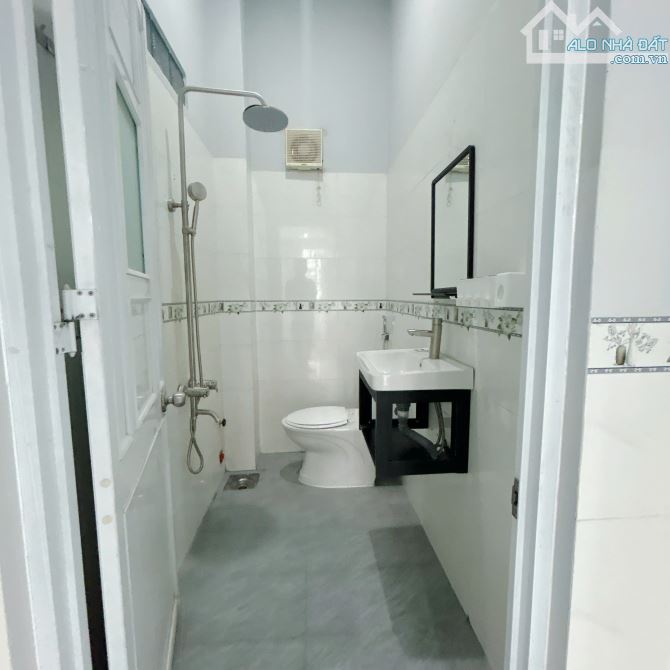 Np887 Bán nhà 1 trệt 1 lầu gần VinCom, Tân Mai, Biên Hòa, Đồng Nai:    * Giá: 3 tỷ 600 - 1