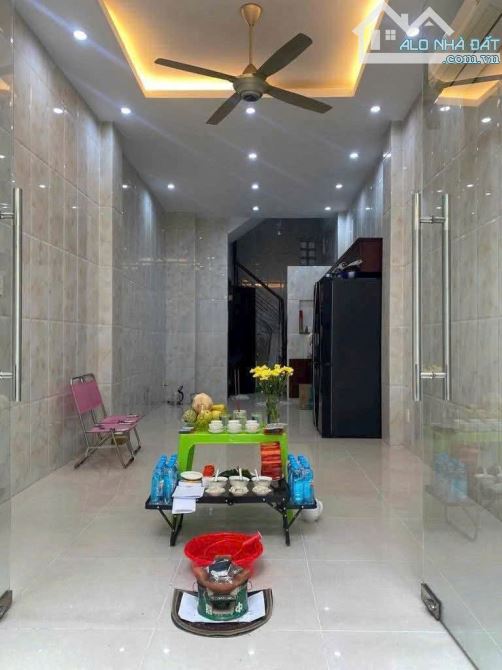Nhà hẻm 1 xẹt xe hơi 3/2, 3.3x12, 3 lầu 3pn 2wc nội thất như hình 20 triệu - 1