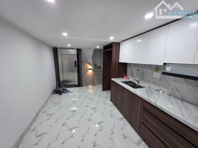 Trung Liệt - Đống Đa , nhà mới , thang máy. Ô tô vào nhà - kinh doanh sầm uất giá 10 tỷ - 1