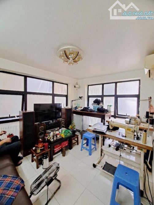 6,1 tỷ - Lô góc ô tô đỗ cửa Kim Mã, ngõ thông các ngả, kinh doanh tốt, 5 tầng dân xây - 1