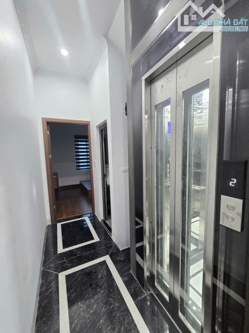 Thanh khoản gấp nhà dân xây  8 tỷ 6 42m2 5 tầng thang máy, ô tô sedan đỗ cửa, 2 thoáng - 1