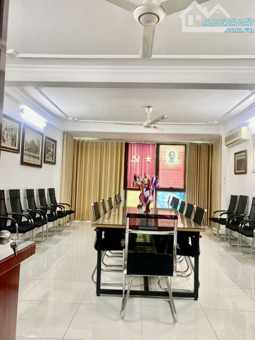 Bán nhà phân lô mặt ngõ 61 Hoàng Cầu, Đống Đa 80m MT5 Vỉa hè Kinh doanh vài Ô TÔ tránh - 1
