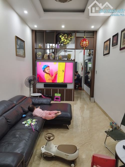 BÁN NHÀ DỊCH VỌNG - CẦU GIẤY 65M*5T LÔ GÓC 2 THOÁNG, GẦN PHỐ, GẦN Ô TÔ, Ở NGAY - 14.5 TỶ - 1