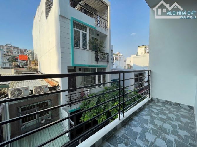 Phòng ban công quận 10 rộng 30m2 gần UEH vạn hạnh mall Huflit - 1