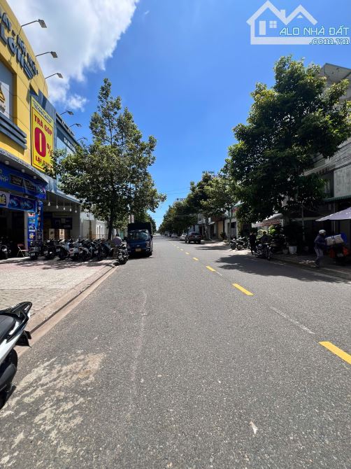 Bán lô 100m2 đường Lê Đại Hành, Đối diện Điện máy Chợ Lớn, Phan Thiết - 1