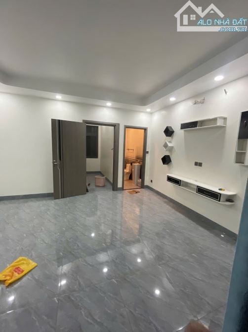 NHÀ Ở NGAY, VỈA HÈ, ĐƯỜNG 12M, 60M2 (5x12), KDC GẦN LÀNG ĐẠI HỌC, NHỈN 6 ĐỒNG TL - 1