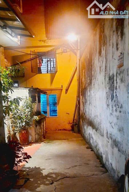 Chính chủ bán nhà Bạch Đằng – 3 tầng, 2PN, 2WC, hai mặt thoáng, sân rộng, giá tốt - 1