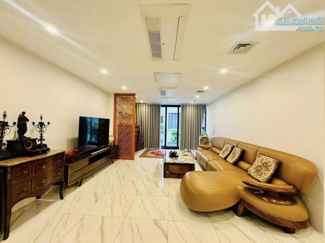 Hiếm! Bán nhà phố Cầu Giấy, Xuân Thuỷ DT 60m x 8T thang máy, KD, ô tô