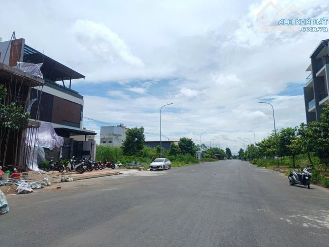 💥CHỦ GỬI : NỀN ĐẸP KHÔNG VƯỚN TỤ ĐIỆN - CỐNG THOÁT NƯỚC MƯA HƯỚNG ĐÔNG BẮC. - 1