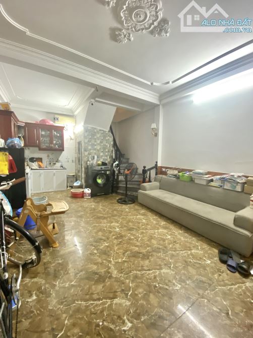 Bán nhà dân xây 30m 5tầng, phố Vĩnh Hưng,cách 20m ra ô tô, sổ nở hậu - 1