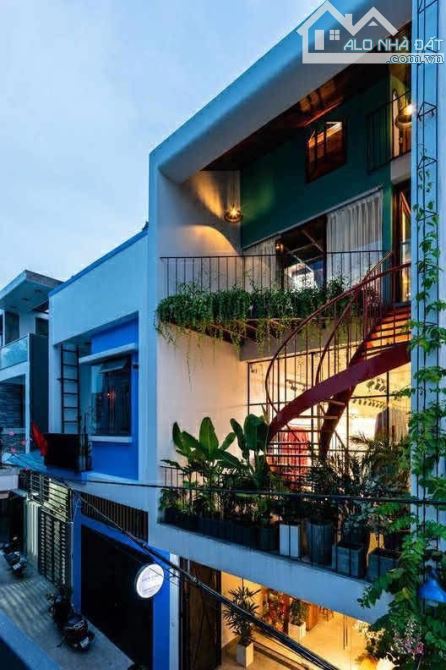 Ba tầng sau lưng mặt tiền đường Huỳnh Ngọc Huệ, Trung tâm Thanh Khê - 1