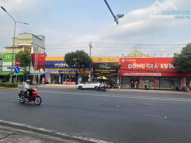 Bán nhà 2 mặt tiền ngã tư Đồng Xoài - 1