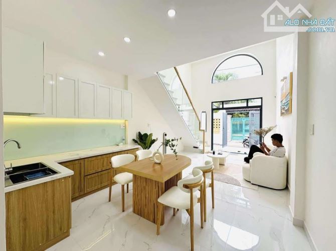 NHÀ 2 TẦNG ĐÚC MỚI TINH 64M2, HXH THÔNG. GẦN TRƯỜNG VÕ TRƯỜNG TOẢN ĐƯỜNG HT45, TÂN THỚI - 1