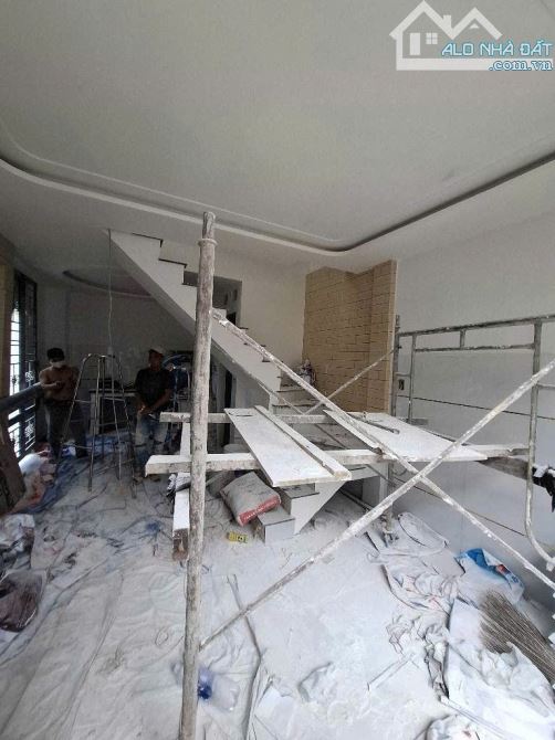 🏠 HƯƠNG LỘ 2- NHÀ ĐANG HOÀN THIỆN👉DT: 30M²( NGANG 4M DÀI 8M). 👉 KẾT CẤU: 2 TẦNG 1 TRỆT - 1