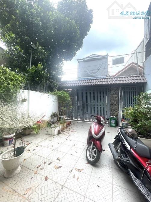 Nhà đẹp ở ngay 2 lầu đường TÂN THỚI NHẤT 2, DT 94m2 (6 x 16), hẻm 5m, gần Chợ Lạc Quang. - 1