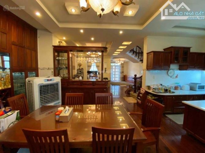 Biệt thự hiện đại - đường Cộng Hòa, Hoàng Hoa Thám, khu sân bay T3 - DT: 7 x 20m - 4 tầng - 1