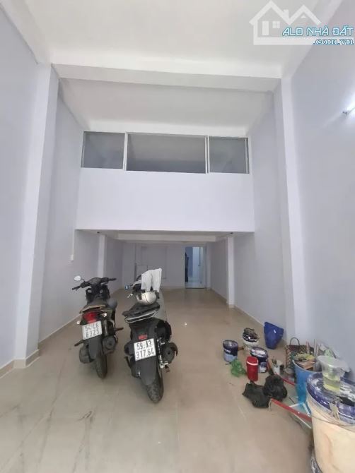 Nhỉnh 10 đồng mua được nhà CMT8 Quận 10 Xe hơi ngủ trong nhà - 1