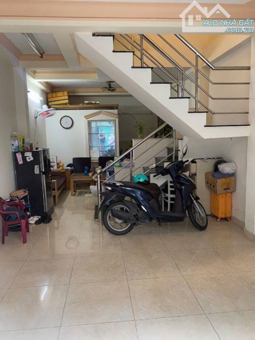 3 tầng, 120m2, sổ vuông a4, pháp lý chuẩn chỉnh, Huỳnh Tấn Phát, Quận 7. Chỉ 5,6 tỷ TL - 1