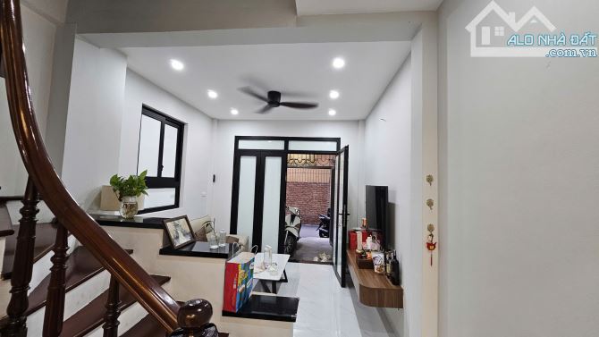Cho thuê nhà nguyên căn ngõ Đặng Thai Mai, Quảng An, Tây Hồ. DT 43m x 4 tầng, giá 20tr - 1