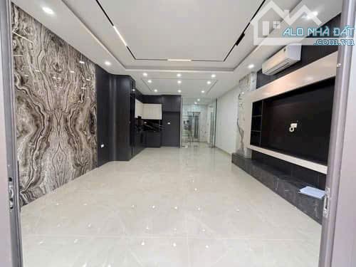 18,5 Tỷ vẫn có nhà mặt phố mà tận 60m x 5 tầng thang máy, 6 phòng ngủ, ô tô vào nhà