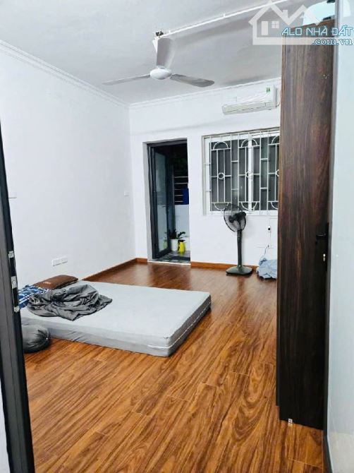 NGUYỄN CÔNG TRỨ🏡BÁN NHÀ TẬP THỂ TẦNG 2 -DTSD 65M - SỔ ĐỎ RIÊNG - NỘI THẤT CƠ BẢN - Ở NGAY - 1