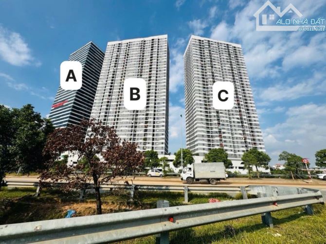 SIÊU HIẾM, KINH DOANH NGÀY ĐÊM. CHÂN SẢNH TOÀ CHUNG CƯ INTRACOM  ĐANG CHO THUÊ DÒNG TIỀN