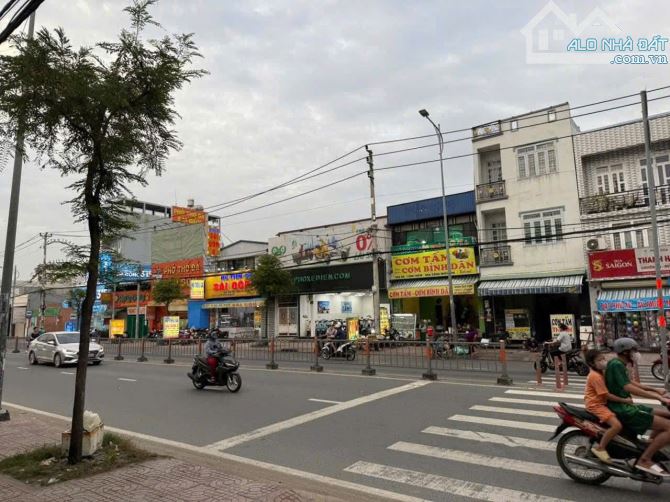 NHÀ (8x27) MẶT TIỀN TÔ KÝ TRUNG CHÁNH, HÓC MÔN TỪ 22 TỶ CÒN 17.5 TỶ - 1