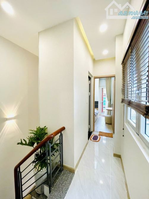 Bán nhà mặt tiền Nguyễn Trọng Tuyển, Q Phú Nhuận. Giá 5tỷ9. DT 42m2. 3PN, 3WC. Tặng NT - 1