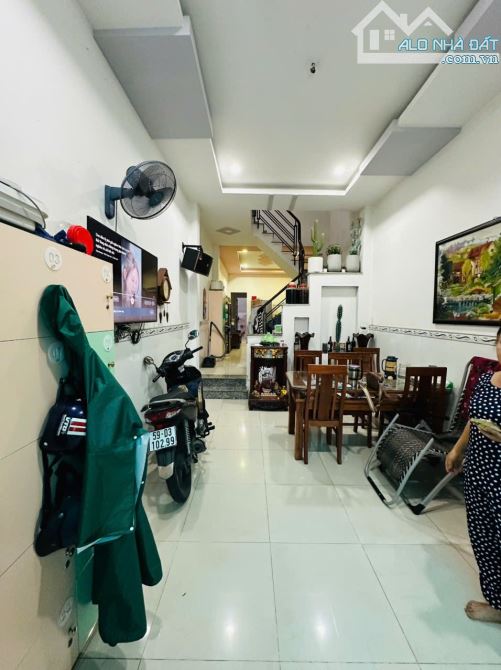 Nhà trệt 2lầu đúc. DT:3,5x24m =6,2tỷ, đường số 9, P.16 GV. - 1